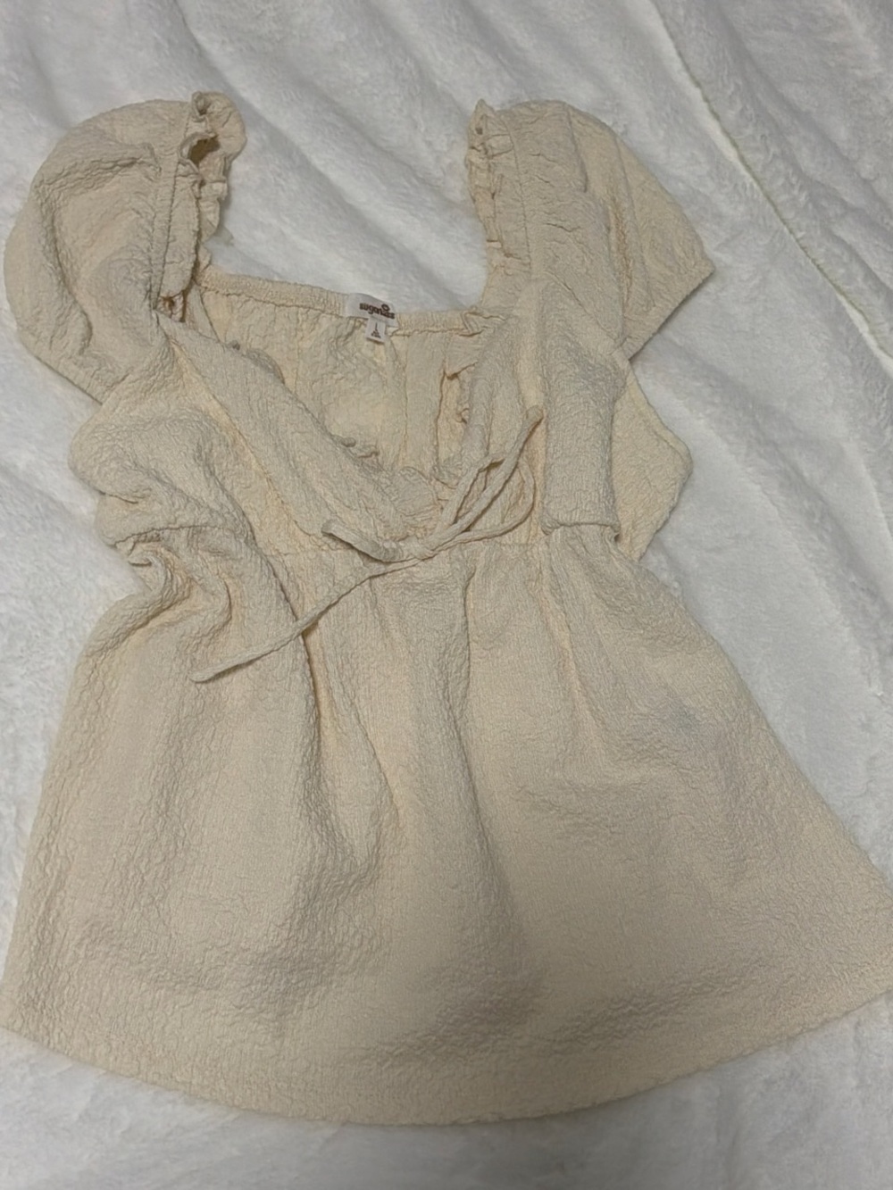 Textured Cream Puff-Sleeve Camisole Top